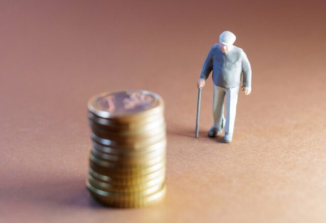 台灣新聞通訊社-靠雙親退休金過活？ 42歲辭職顧病父 最後連自己都養不起