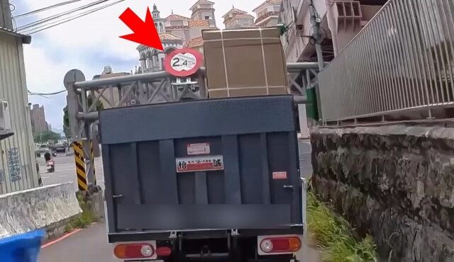 台灣新聞通訊社-龜山貨車「大卡關」 昂貴按摩椅撞限高 網友：賀成交