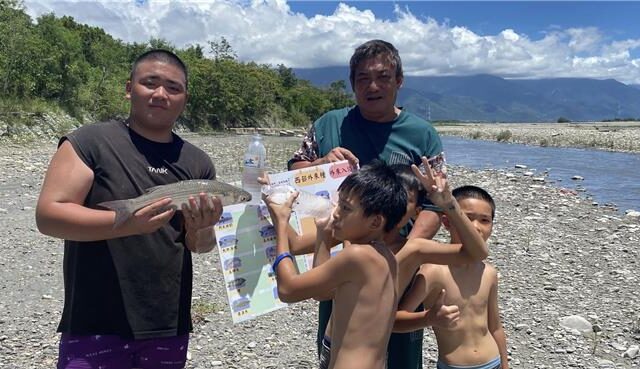 台灣新聞通訊社-鹿野捕魚祭轉型公民科學 卑南溪驚見洄游烏魚