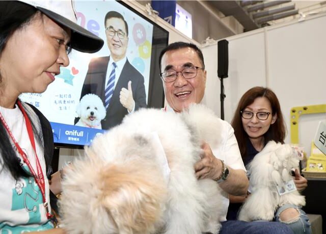 台灣新聞通訊社-蘇巧慧稱里長「豬八戒」又認錯黨籍 李四川9字回應了
