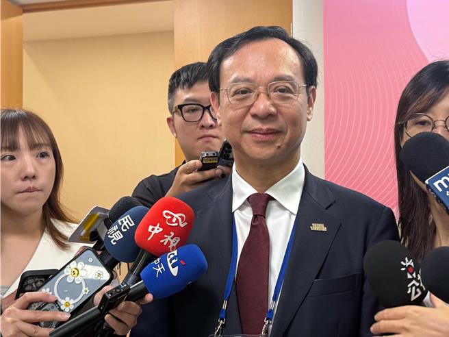 台灣新聞通訊社-被罵才要下架?石崇良坦言:「怪怪的」 邀4大油廠訂新程序