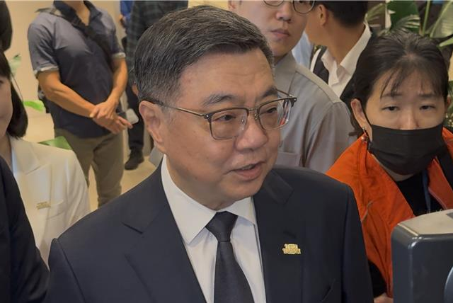 台灣新聞通訊社-蔣萬安轟毒油案「1周才說明」有愧信任！ 卓榮泰反擊：沒政府不積極