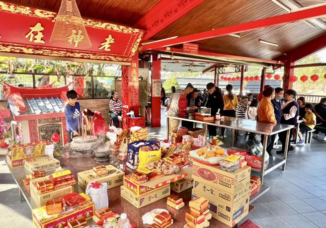 台灣新聞通訊社-致癌油延燒 「泡麵土地公」急下架 廟方曝現況