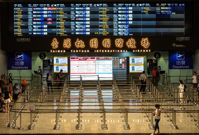 台灣新聞通訊社-颱風攪局海外行程 人在國內或國外 旅行不便險理賠大不同