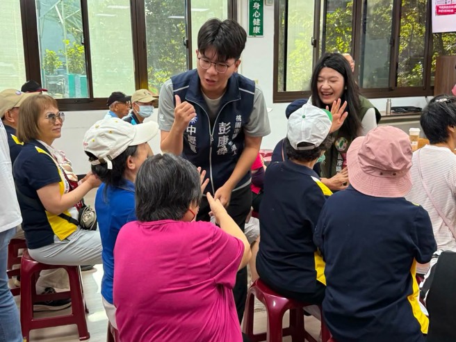 台灣新聞通訊社-致癌油風暴延燒全台 彭康傑酸黃世杰冷處理:想起SRF事件