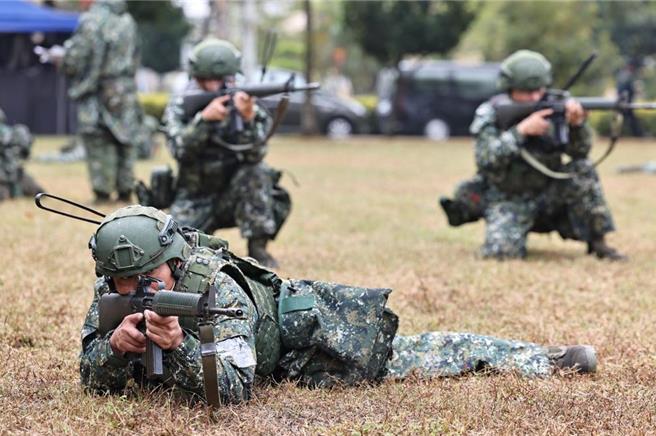 台灣新聞通訊社-單親爸教召無處托育 遭嗆自己想辦法 立委籲配套措施