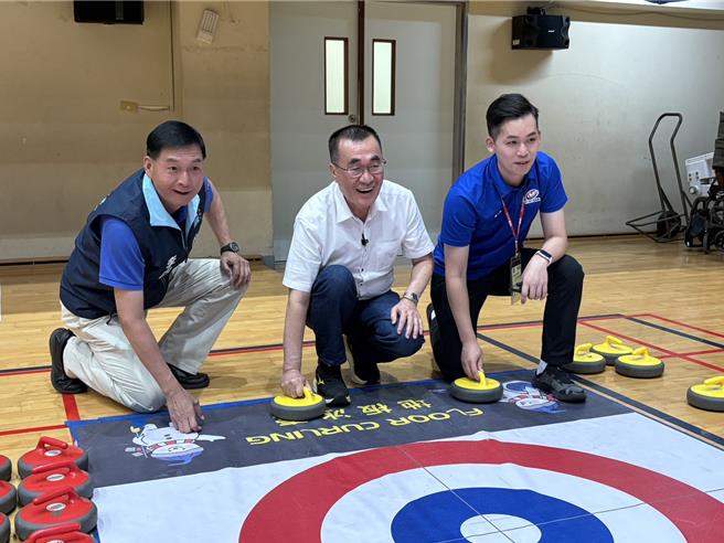 台灣新聞通訊社-李四川出席身障地板冰壺賽 約定明年組隊當隊長