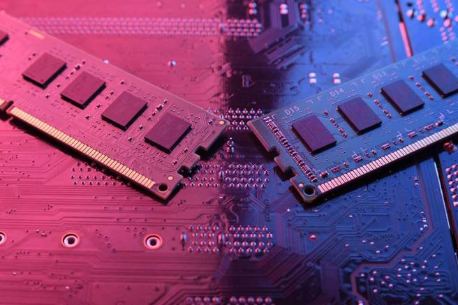 台灣新聞通訊社-瘋搶到年底！DDR4驚傳庫存「剩不到兩周」這4檔未破月線前免驚