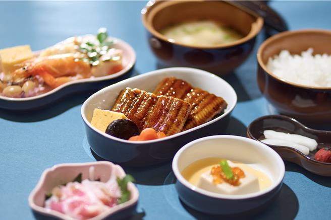 台灣新聞通訊社-華航飛機餐攜手日本知名餐飲 台鐵推期間限定鯛鰻便當