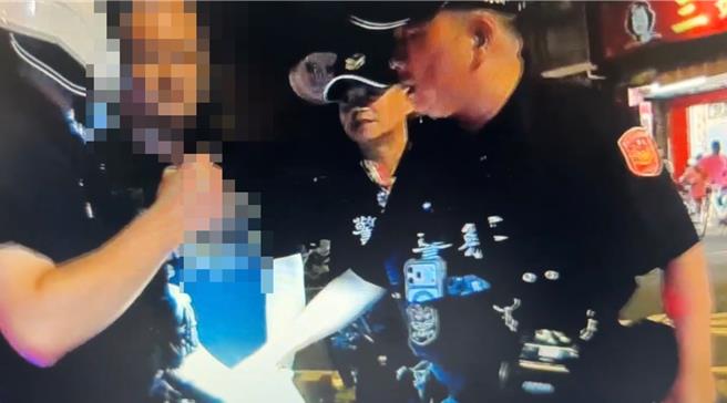 台灣新聞通訊社-台南毒駕又出沒!毒蟲駕車等紅燈睡死叫不醒 搜出安毒、海洛因