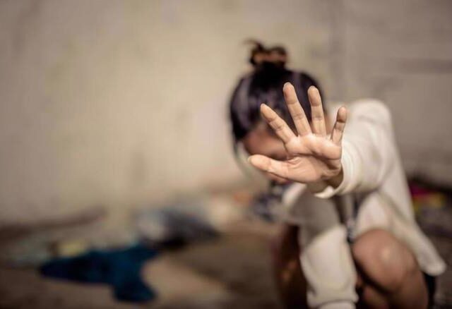 台灣新聞通訊社-大學迎新爆猥褻！女研究生控遭磨蹭10分鐘「學長圍觀拍照」