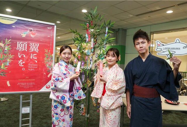 台灣新聞通訊社-桃機候機室變身七夕祈福會場 旅客寫許願福籤日航空運赴仙台奉納