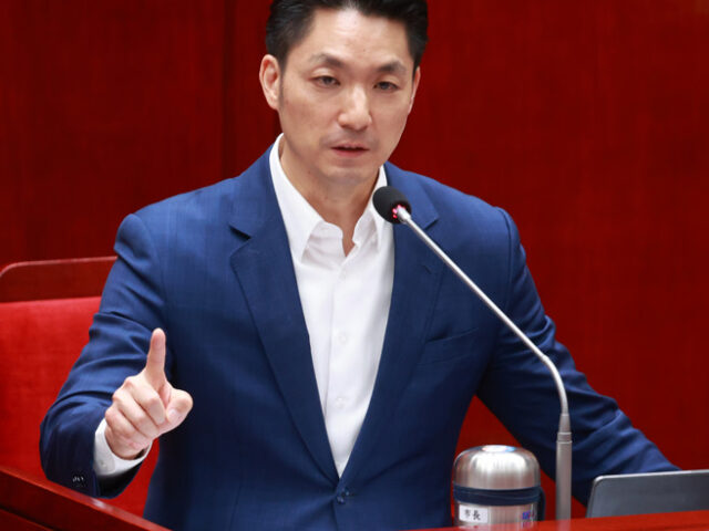 台灣新聞通訊社- 影》顏若芳酸「還敢上街」 蔣萬安爆氣連轟7句  互嗆畫面曝光