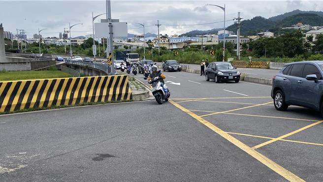 台灣新聞通訊社-國4引道近90度彎!旱溪西路追撞頻傳 中市府擬增右轉混合道