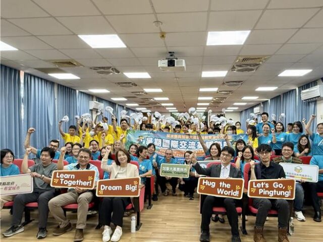 台灣新聞通訊社-沒薪水也願意來！加拿大教師首度進屏東陪學生學英文