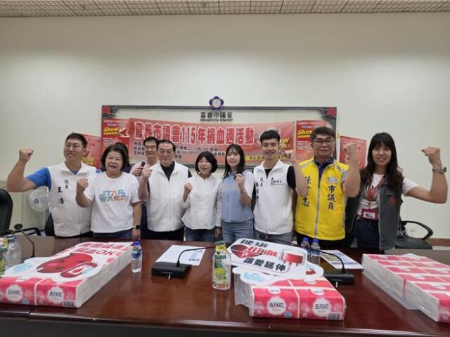 台灣新聞通訊社-挽袖捐血！嘉義市議會送禮券 他克服「恐針」連捐5年