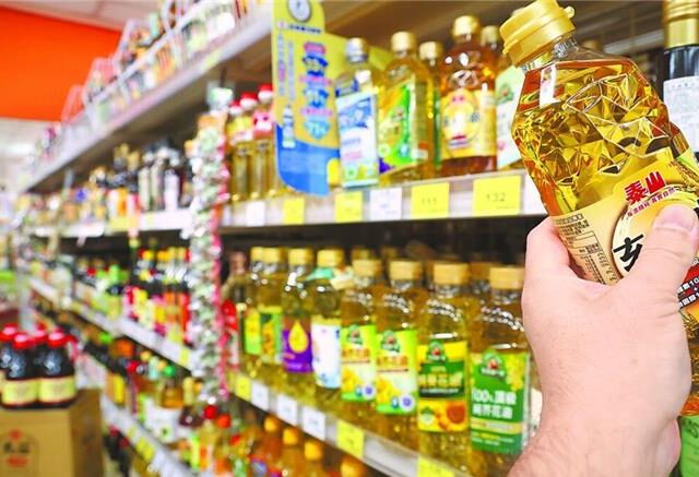 台灣新聞通訊社-毒油流入131校營養午餐！教師工會批政府：把關失能還甩鍋