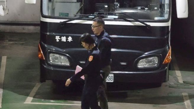 台灣新聞通訊社-金山派出所長勾結竹聯詐團 掏光早餐店老闆家產 法院裁定羈押