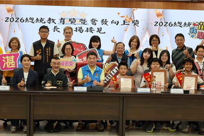 台灣新聞通訊社-面對逆境勇敢發光 苗栗3學子奪總統教育獎寫勵志篇章