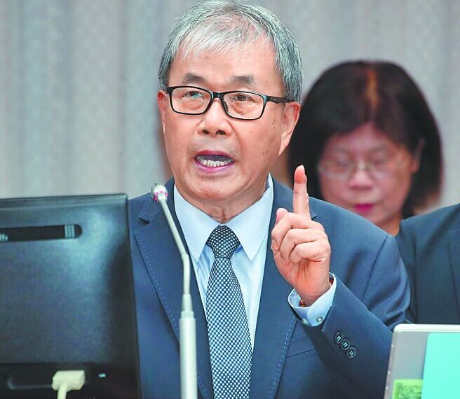 台灣新聞通訊社-鄭英耀怨「沒寒暑假」掀反彈 媒體人嗆菊系有恃無恐 點名這2人最該下台