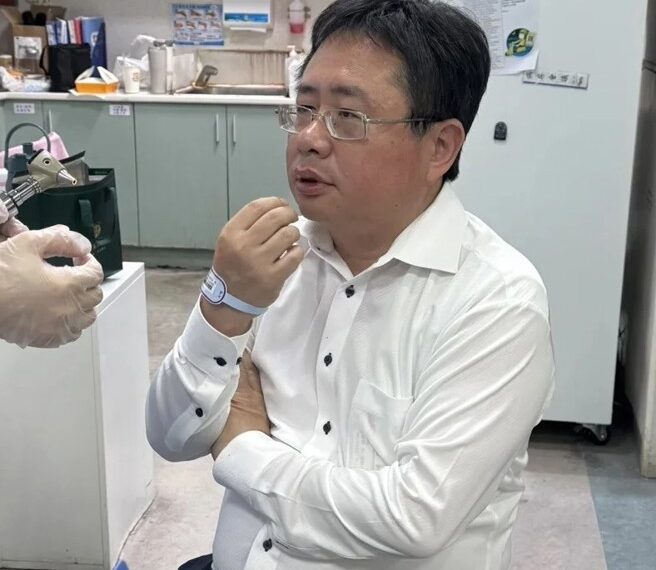 台灣新聞通訊社-矢板明夫台中演講遭「重拳毆臉」濺血 嫌犯逃逸警掌握特徵查緝
