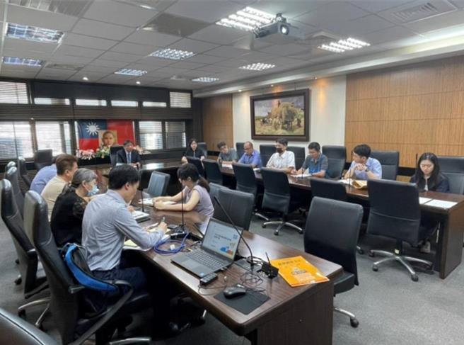 台灣新聞通訊社-中聯致癌油竄全台!中檢帶隊衝相關公司履勘 最新進度曝