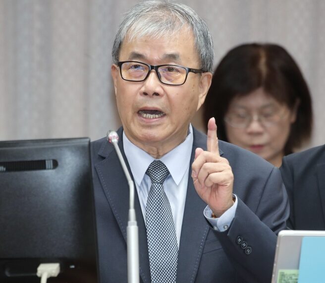 台灣新聞通訊社-鄭英耀喊上任沒寒暑假駁請假輔選 侯漢廷酸:清醒一點