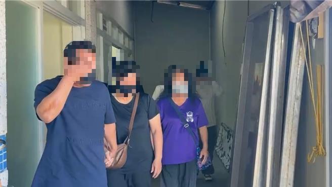 台灣新聞通訊社-棒球隊17歲少年溺斃相驗 父母緊牽雙手悲痛不發一語