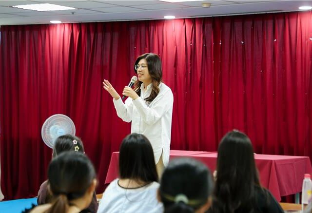 台灣新聞通訊社-出席台大政治營  鄭麗文：傳媒變化改變選舉手法、政治生態