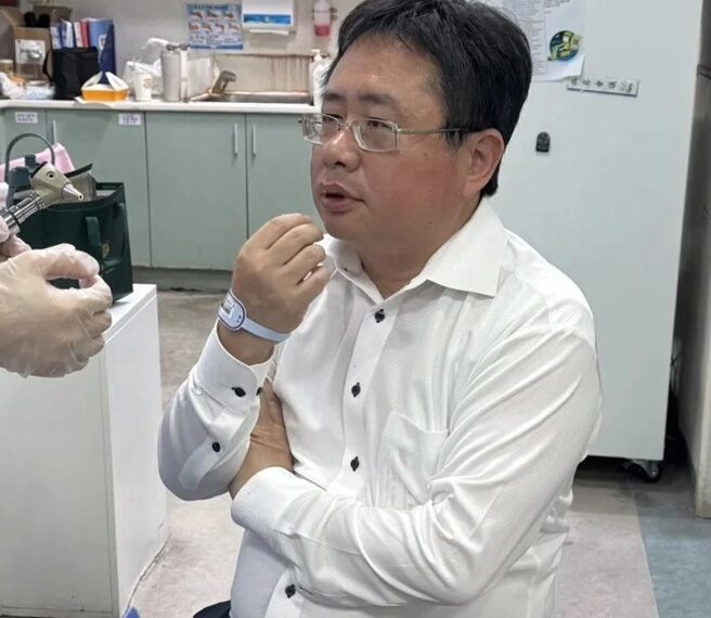 台灣新聞通訊社-矢板明夫遭痛扁「門牙鬆動喝流質」!曝:嫌埋伏2天有備而來