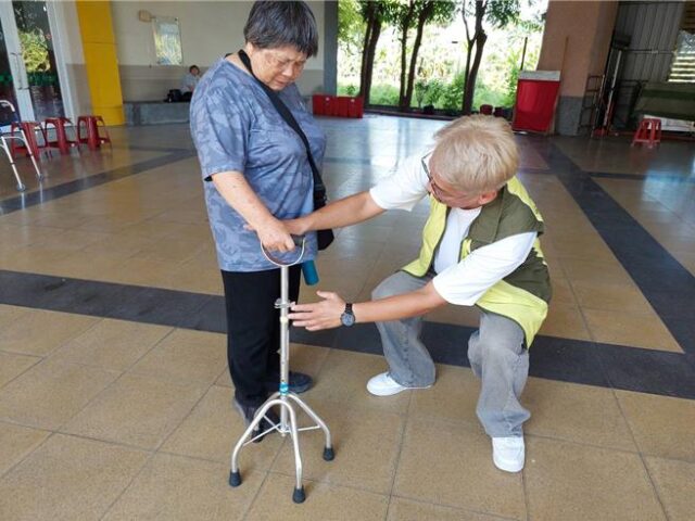 台灣新聞通訊社-借用維修不用跑市區！高雄達成「區區都有輔具站」