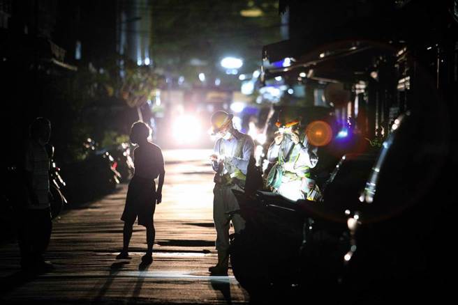 台灣新聞通訊社-颱風還沒來 北市信義區1089戶停電 台電:潮濕設備故障