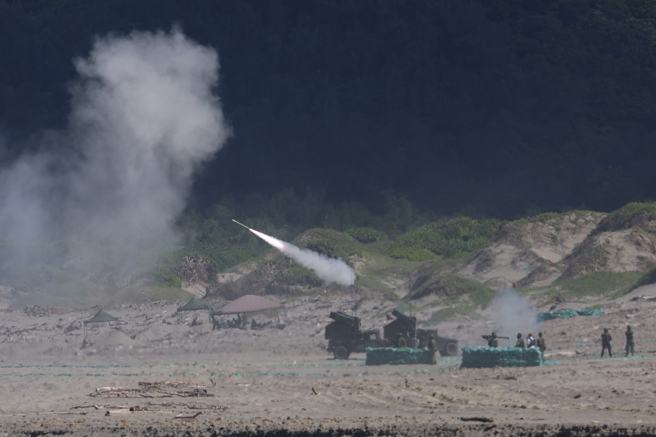 台灣新聞通訊社-顧立雄視導神弓、神鷹操演 要求增加實彈射擊頻次力求實戰化