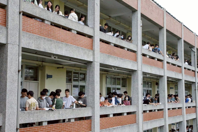 台灣新聞通訊社-快訊》分科測驗延期拍板 大考中心:改至7月13、14日舉行