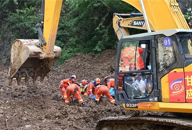 台灣新聞通訊社-甘肅宕昌山崩搜救工作結束 共釀21死 33名受困者全數救出
