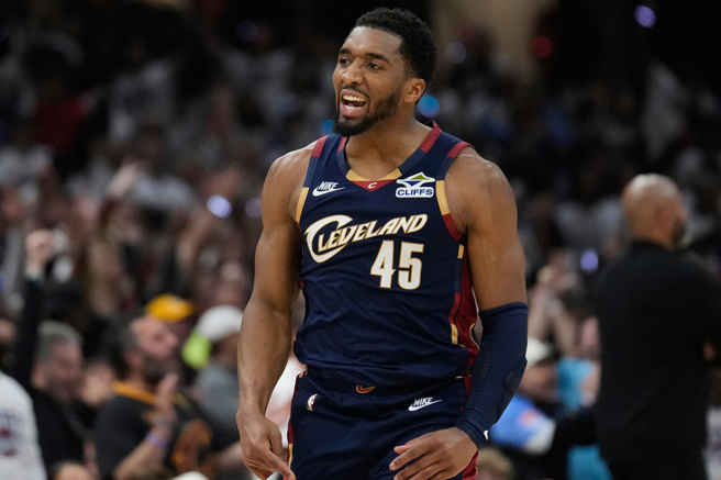 台灣新聞通訊社-NBA》騎士頂薪4年2.73億美元續約米契爾 為詹皇回鍋鋪平道路