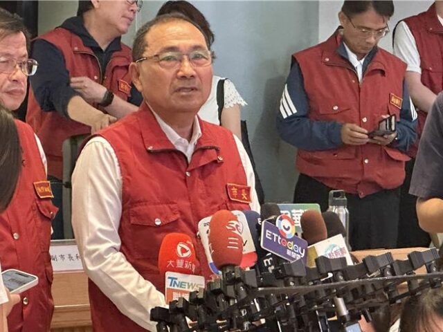 台灣新聞通訊社-新北颱風假「慢半小時」宣布 侯友宜親揭原因