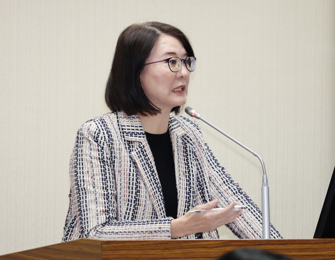 台灣新聞通訊社-專案報告「僅薄薄2張A4紙」 王鴻薇轟衛福部又蓋牌：敷衍國人？