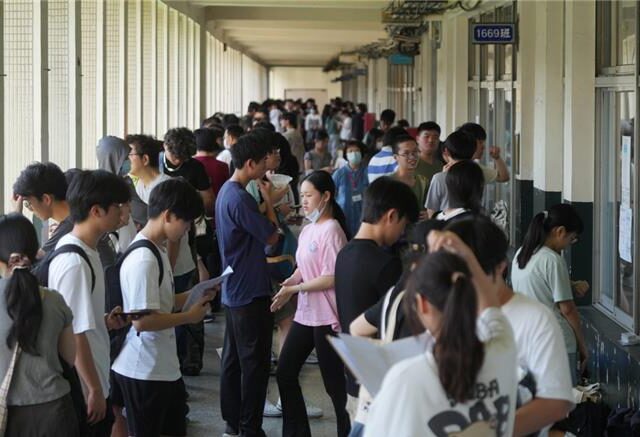 台灣新聞通訊社-分科測驗素養命題獲好評 教團籲強化審題除錯、天災應變機制