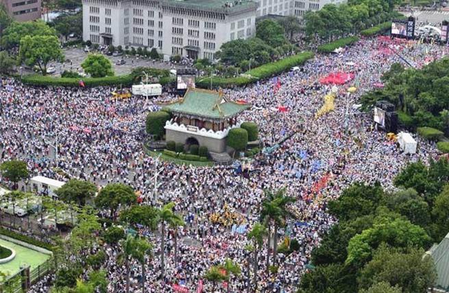 台灣新聞通訊社-當年軍人年改 馮世寬如何擋下蔡英文砍下的大刀?