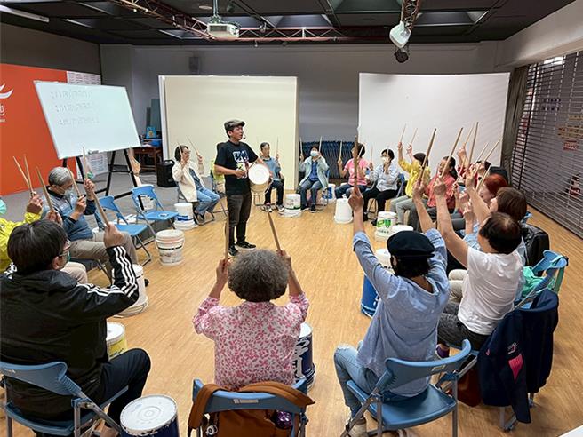 台灣新聞通訊社-打造最自由人生!台北仁濟院推18門熟齡課 精彩退休不設限