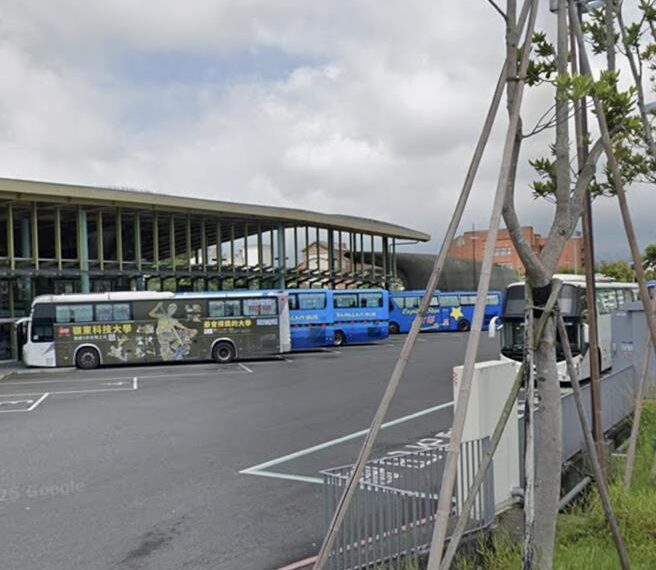 台灣新聞通訊社-騎士驚見愛車 「排氣管被拔走」 宜蘭轉運站竟成機車殺肉場