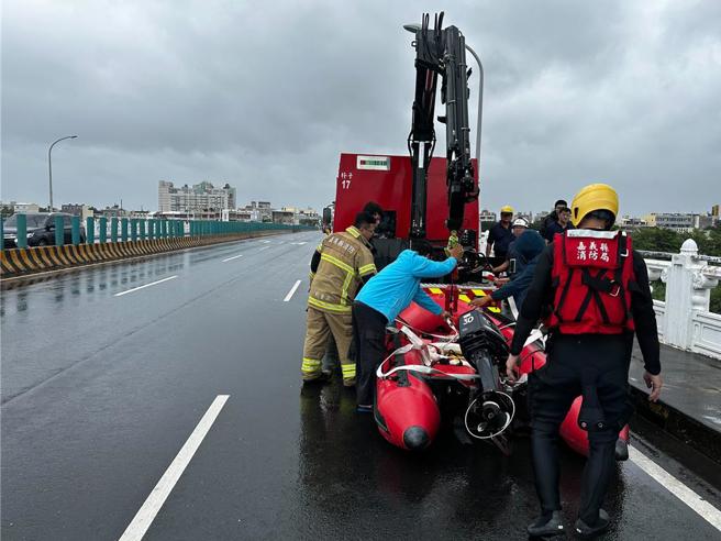 台灣新聞通訊社-台積電嘉義廠警衛打瞌睡遭罰5千 隔日墜橋失蹤搜救3日喊停