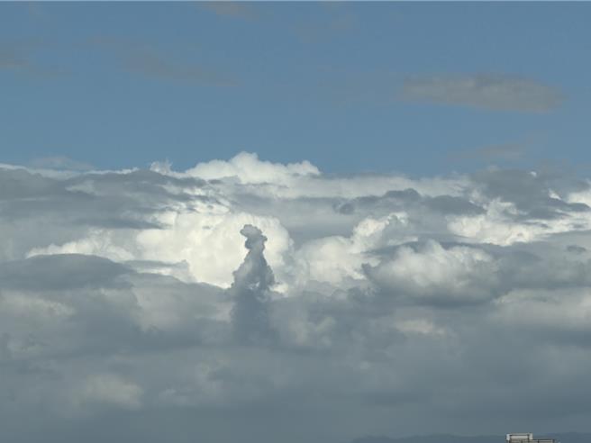 台灣新聞通訊社-彰化天空奇景!這朵雲「你看像什麼」 網熱議:祥瑞之兆