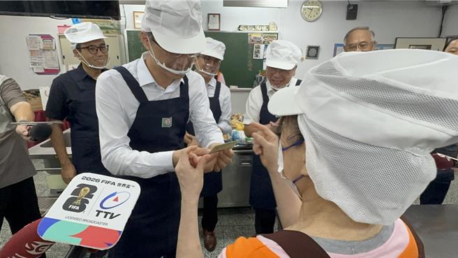 台灣新聞通訊社-高女監突破圍牆「戒護外考」!考取人生首證照 盼成愛孫魔法阿嬤
