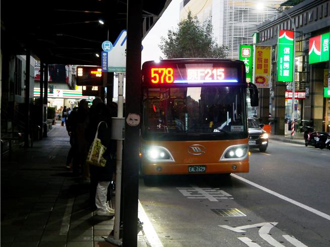 台灣新聞通訊社-泰山578、579公車延駛引論戰!通勤族怒轟繞路 地方曝支持原因