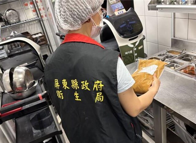 台灣新聞通訊社-毒油風暴燒進屏東！台灣有明33款商品中鏢 6噸緊急下架