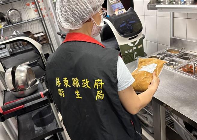 台灣新聞通訊社-毒油風暴燒進屏東!台灣有明33款商品中鏢 6噸緊急下架