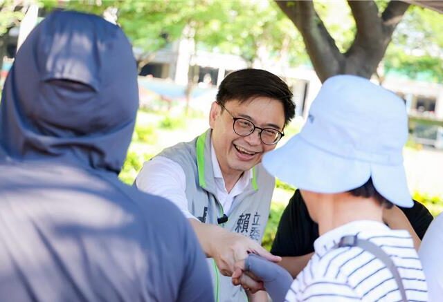 台灣新聞通訊社-吳子嘉爆粗口飆罵「甘X老母」！ 賴瑞隆不忍了嗆告