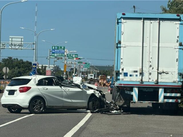 台灣新聞通訊社-獨家》桃園狠父酒駕上路自撞路旁貨櫃 害女送醫救治中